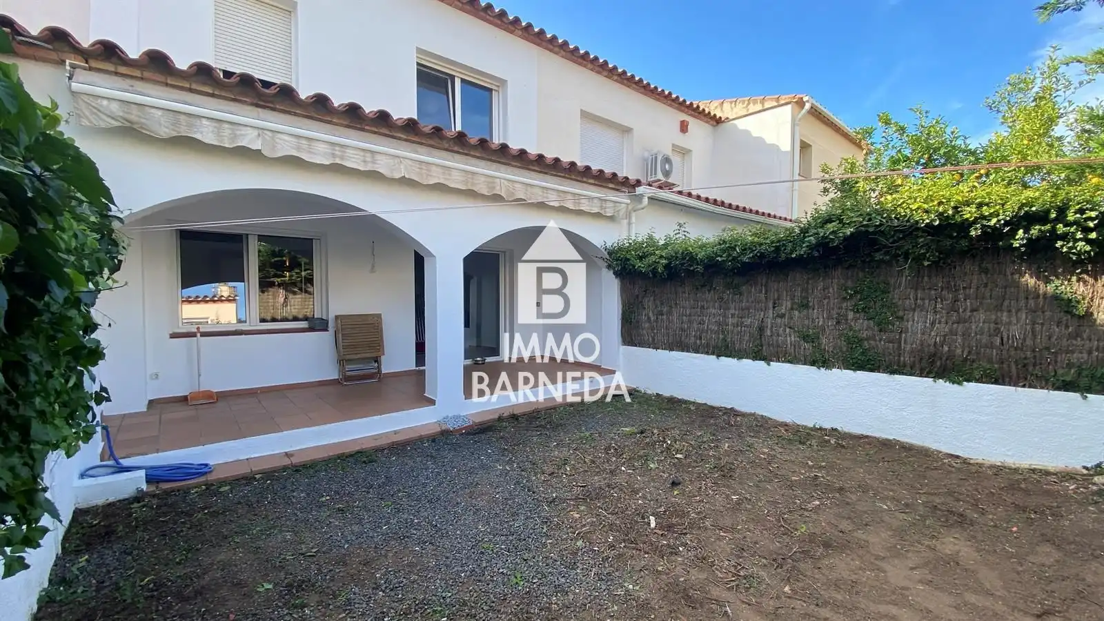Vista exterior de Casa o xalet en venda en Roses amb Calefacció, Terrassa i Moblat