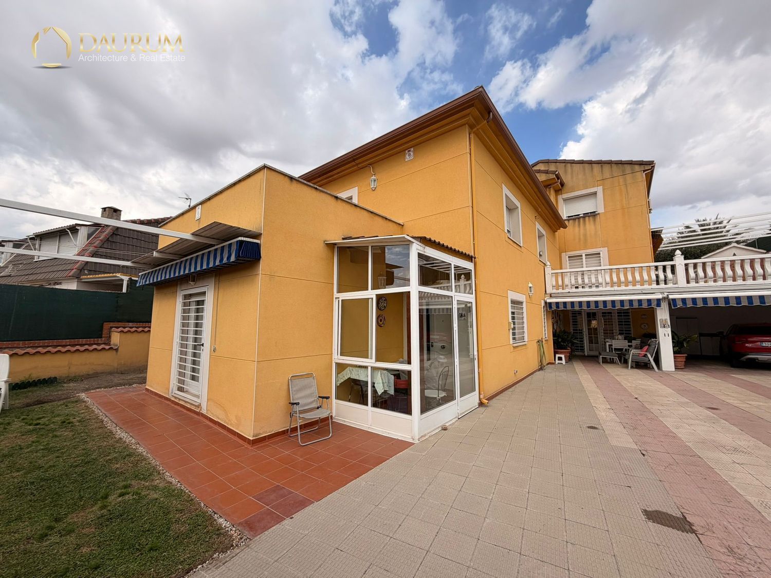 Exterior view of House or chalet for sale in Coslada  with Air Conditioner, Heating and Private garden