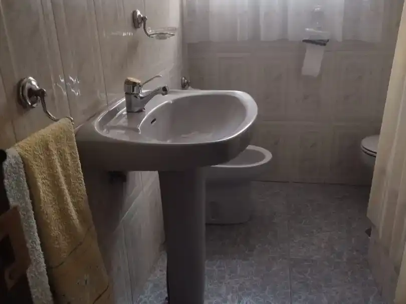 Bany de Casa adosada de lloguer en Guadalupe, Cáceres