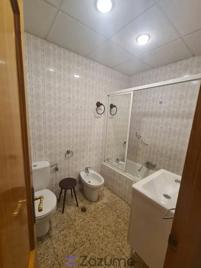 Bathroom of Flat for rent in Benavente  with Heating, Terrace and Furnished