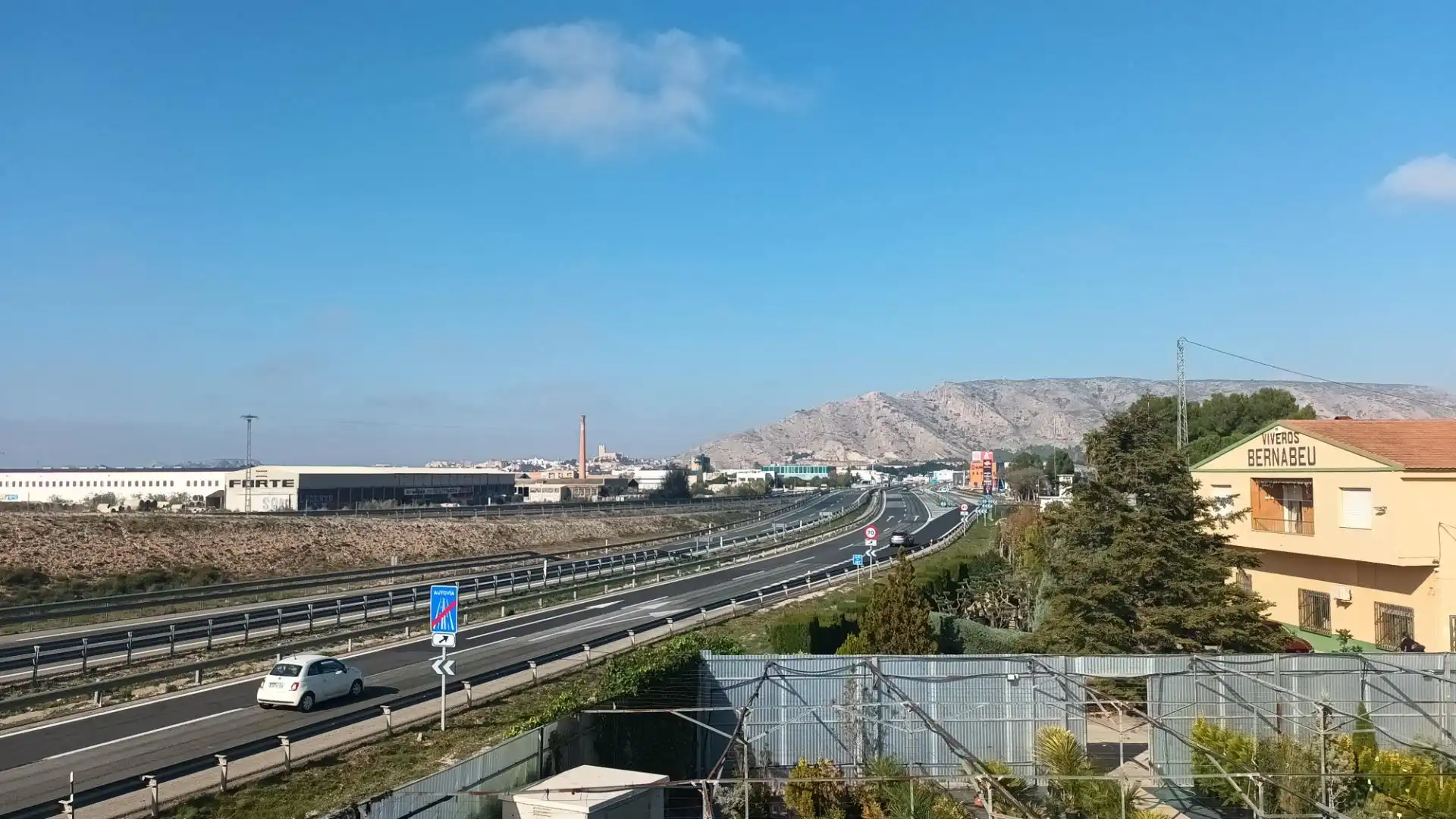 Vista exterior de Nave industrial en venta en Villena