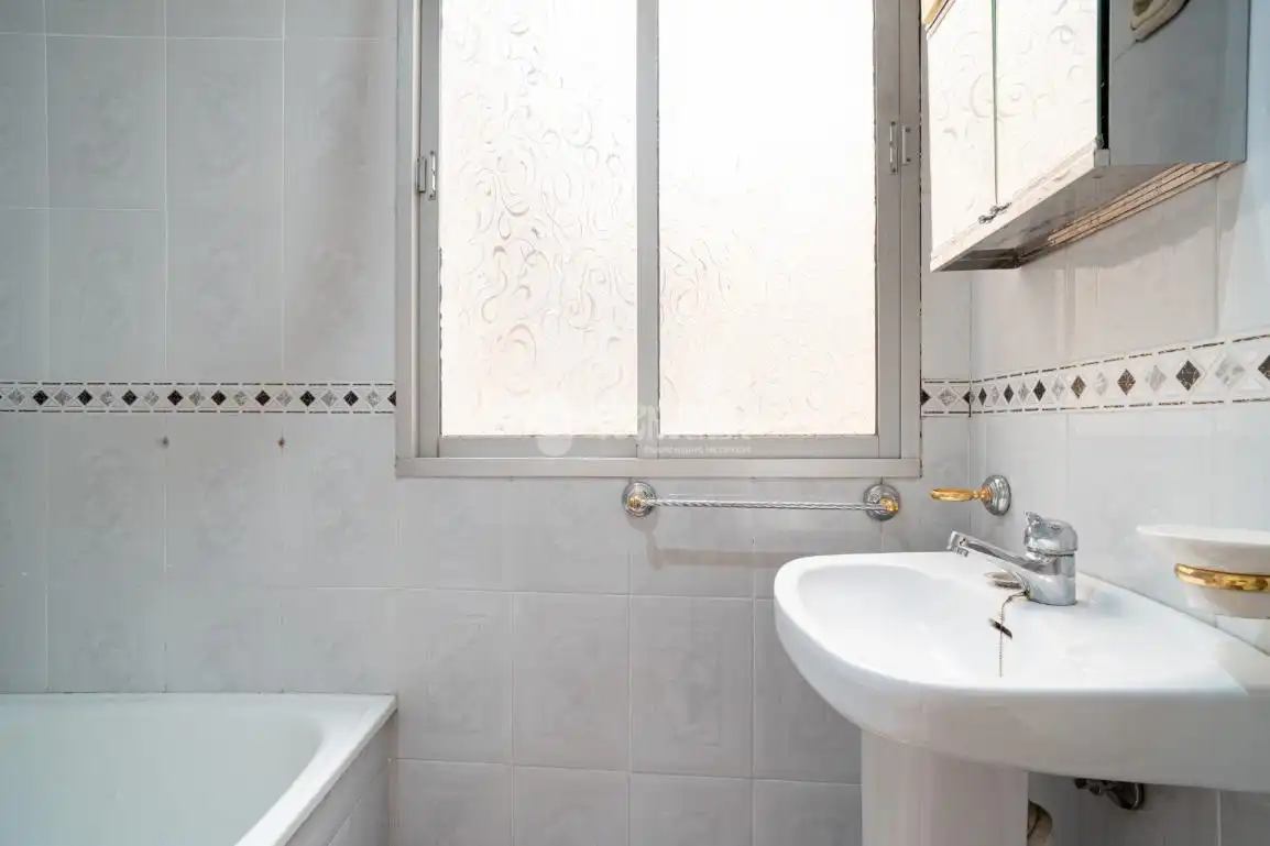Badezimmer von Wohnung zum Verkauf in Granada