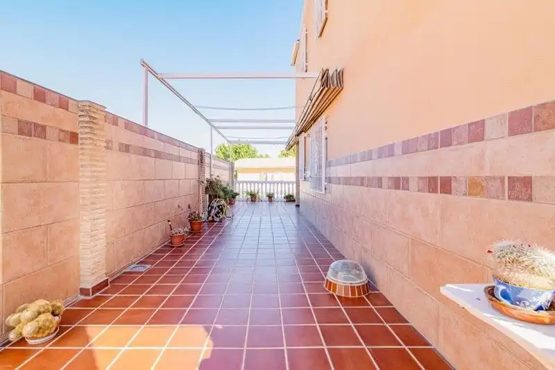 Terrassa de Casa o xalet en venda en Jun amb Aire condicionat, Terrassa i Traster