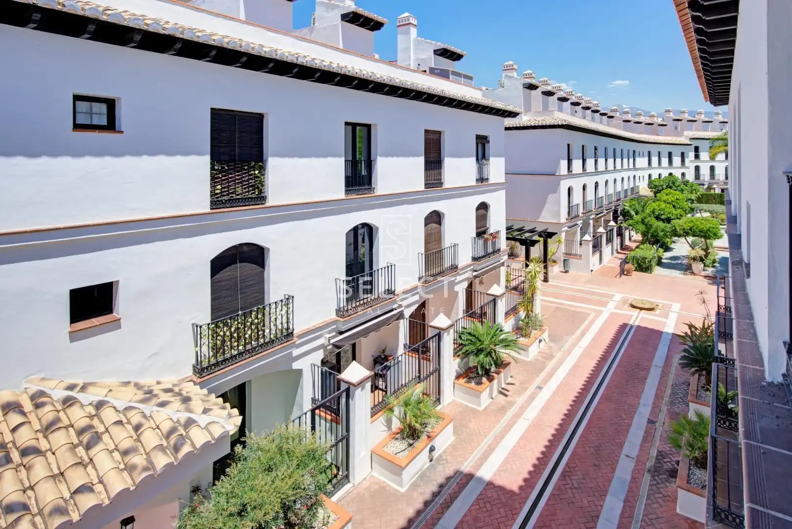 Außenansicht von Wohnungen zum Verkauf in Vélez de Benaudalla mit Klimaanlage, Privatgarten und Terrasse