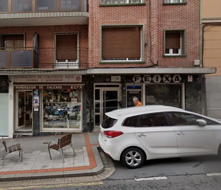 Local comercial en venda a C/ Vía Galindo