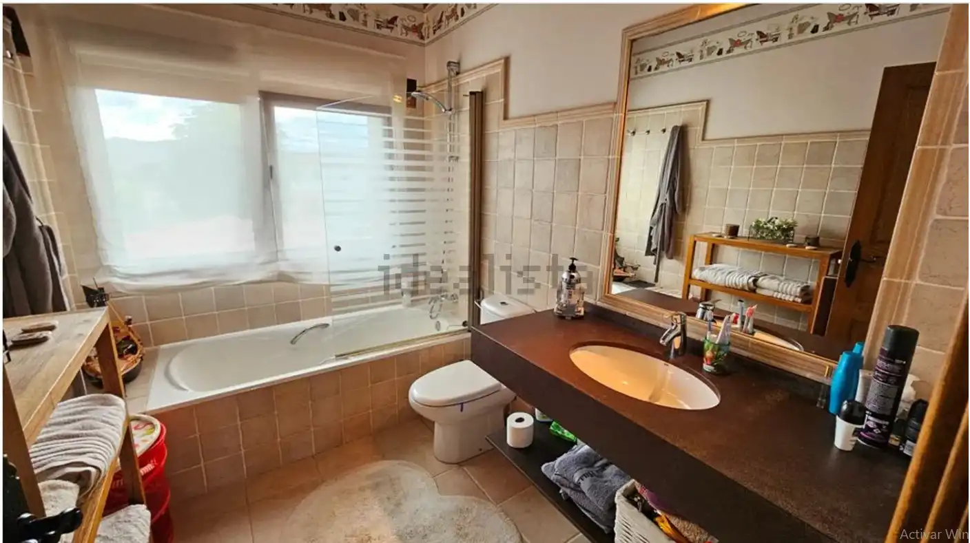 Baño de Finca rústica en venta en Medina de Pomar con Calefacción, Terraza y Trastero