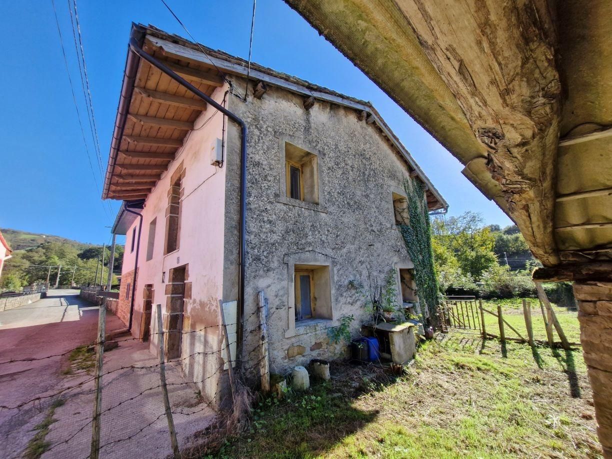 Exterior view of House or chalet for sale in Arenas de Iguña  with Private garden and Balcony