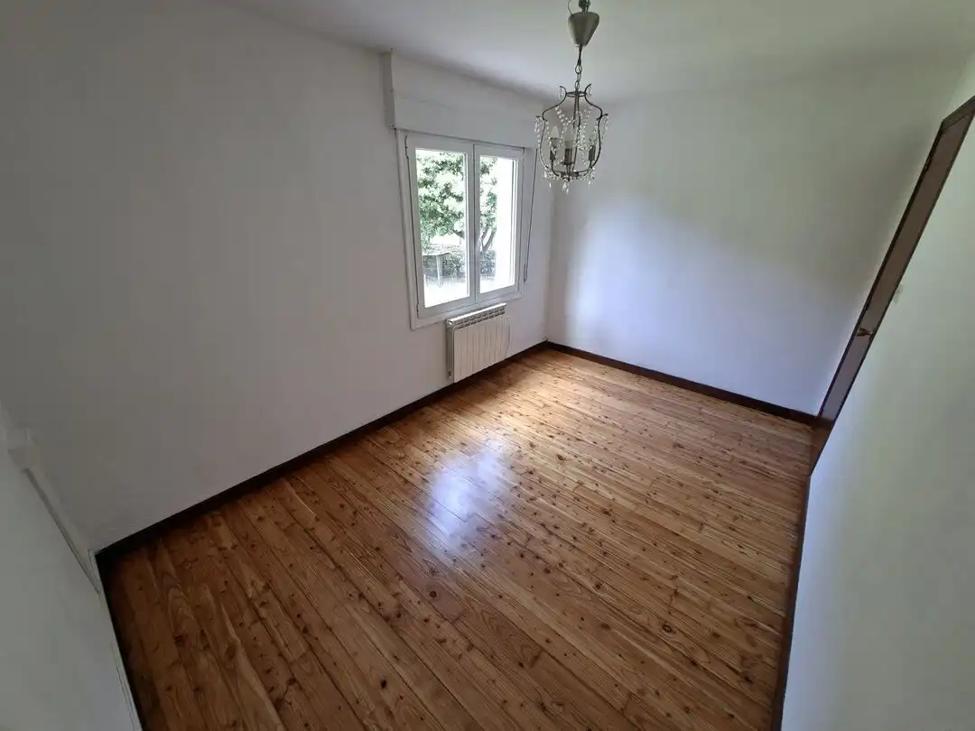 Habitación de Piso en venta en Mañaria con Calefacción y Balcón
