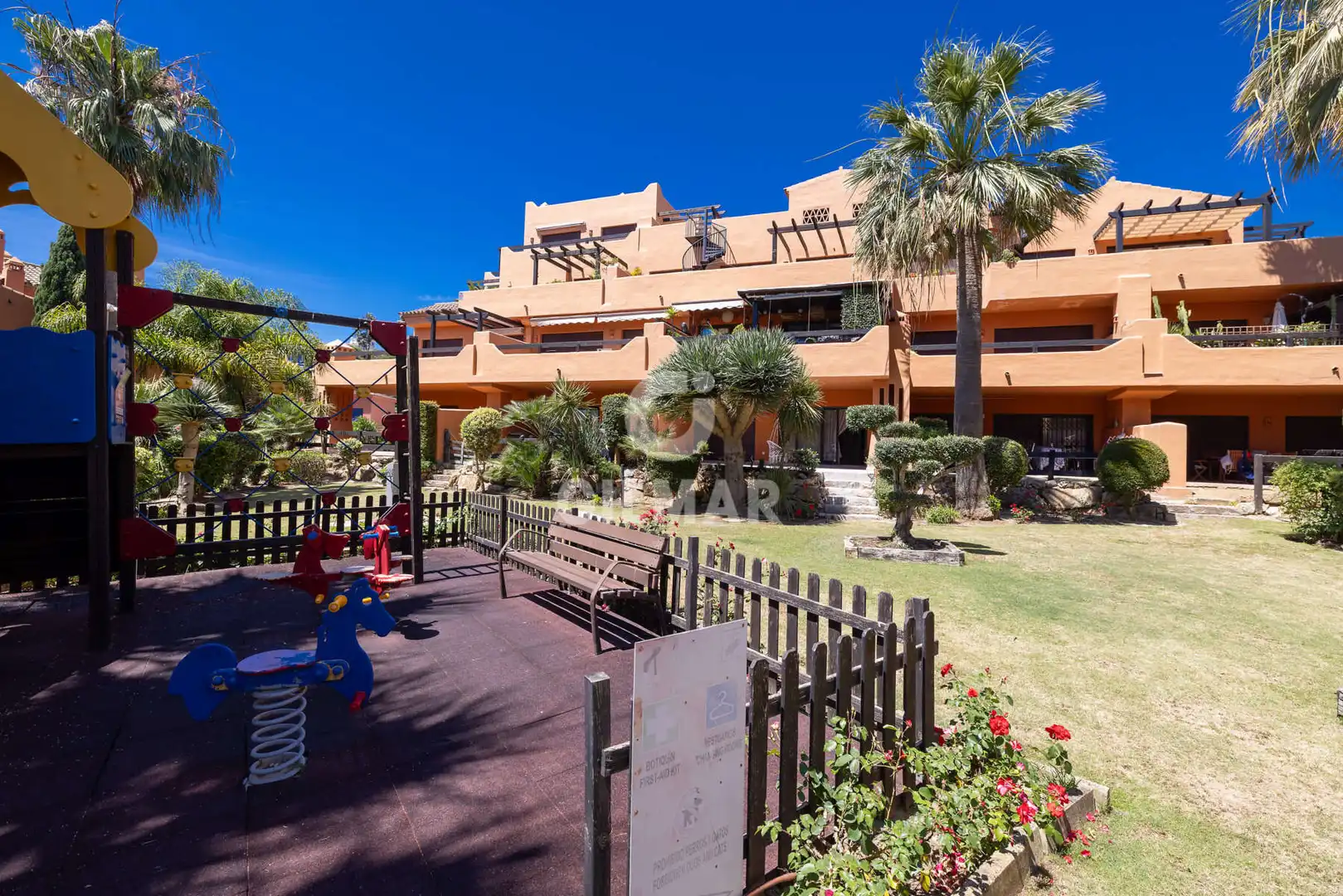 Vista exterior de Apartamento en venta en Estepona con Calefacción, Jardín privado y Trastero