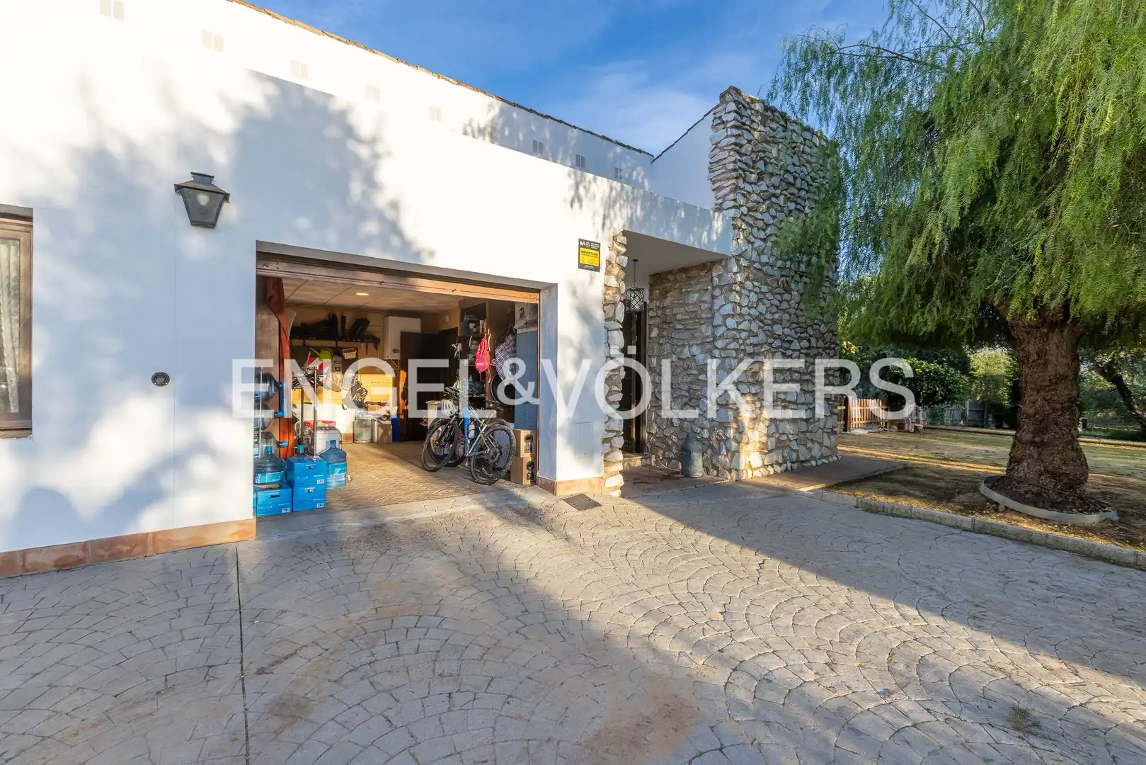 Vista exterior de Finca rústica en venta en La Puebla del Río con Aire acondicionado, Calefacción y Jardín privado