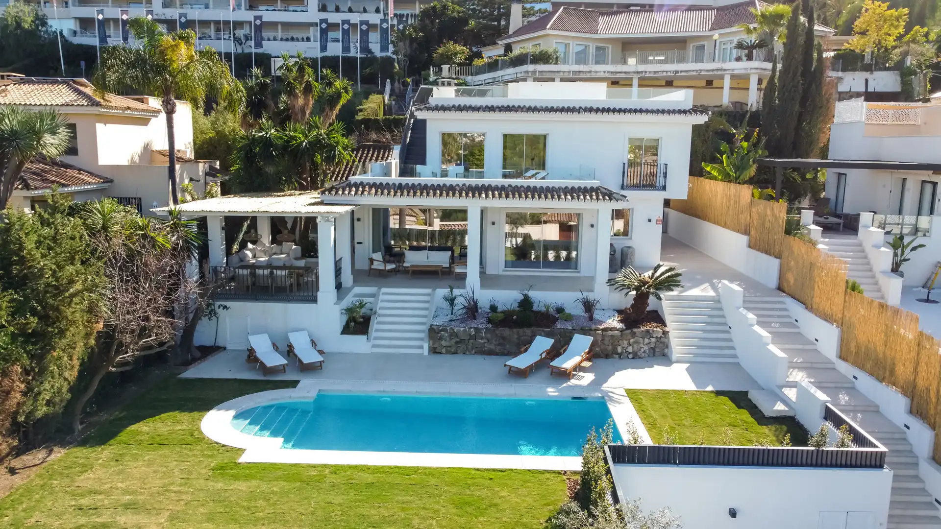 Chalet con terraza en venta en Urbanizacion N Andal Aloha Golf 10