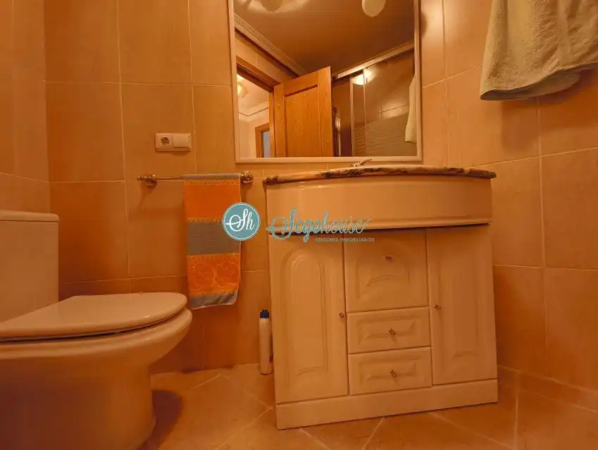 Baño de Piso de alquiler en Segovia con Calefacción, Parquet y Terraza