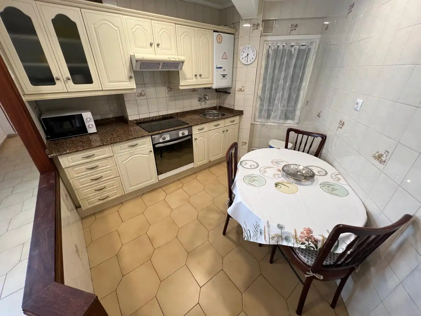 Flat for rent in Avenida de la Costa, Barrio del Centro