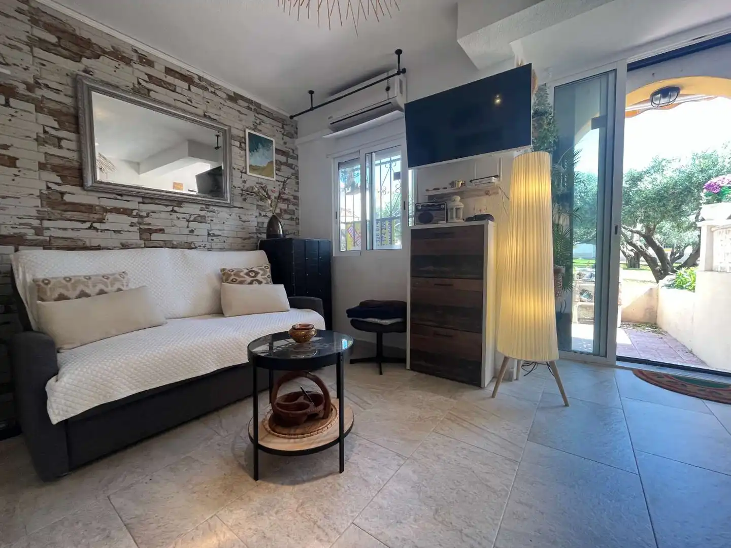 Sala d'estar de Planta baixa en venda en San Miguel de Salinas amb Aire condicionat, Calefacció i Terrassa