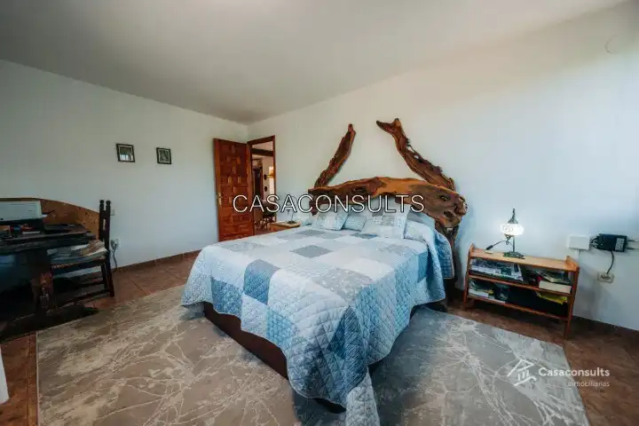 Dormitori de Casa o xalet en venda en Sierra Engarcerán amb Aire condicionat, Calefacció i Jardí privat