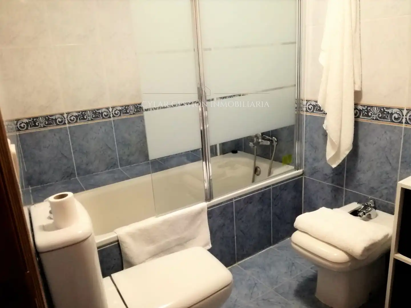 Bathroom of Flat for rent in Salamanca  with Heating, Parquet flooring and Furnished
