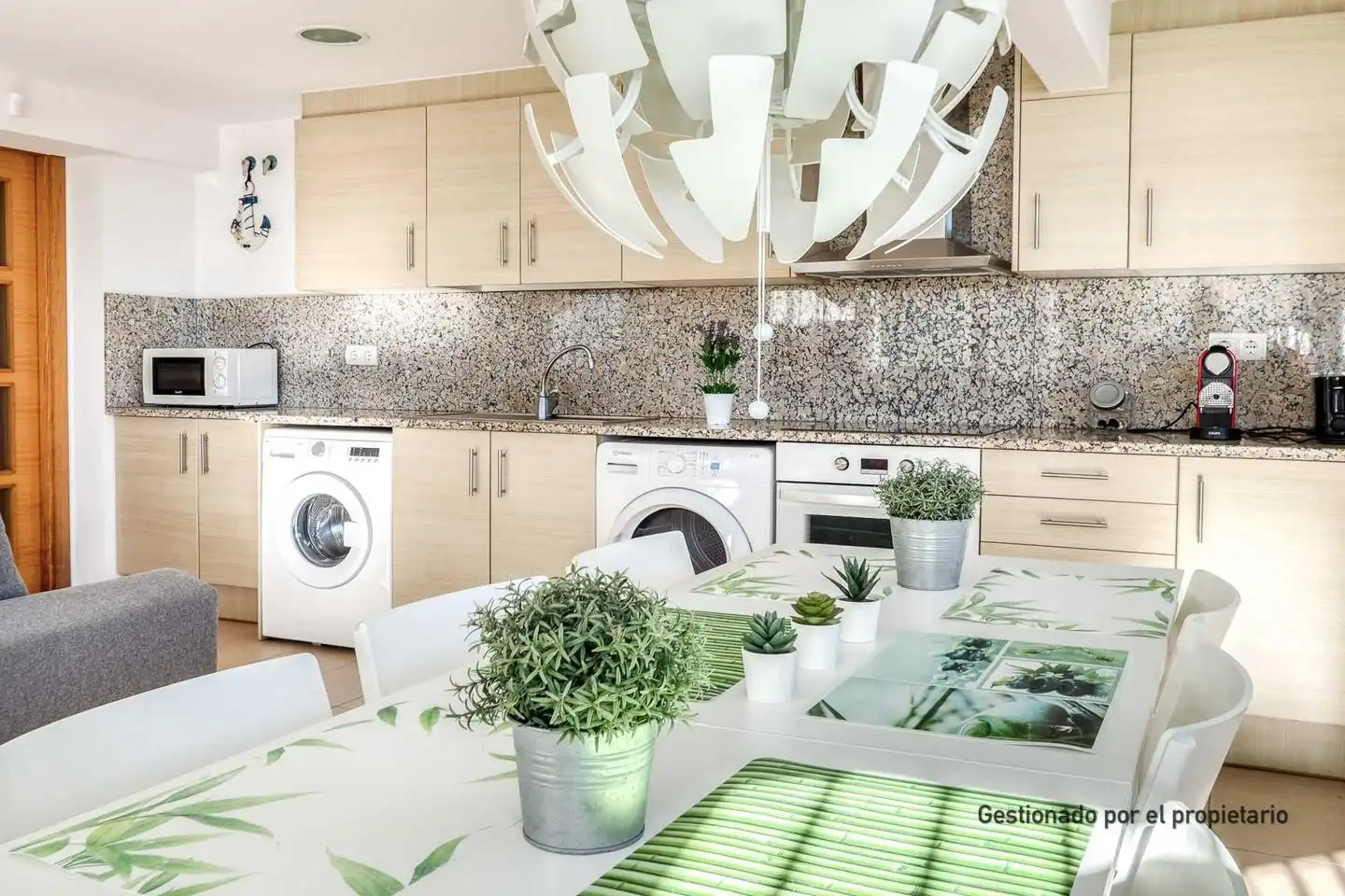 Cocina de Planta baja en venta en Castell d'Aro, Platja d'Aro i s'Agaró con Aire acondicionado y Amueblado