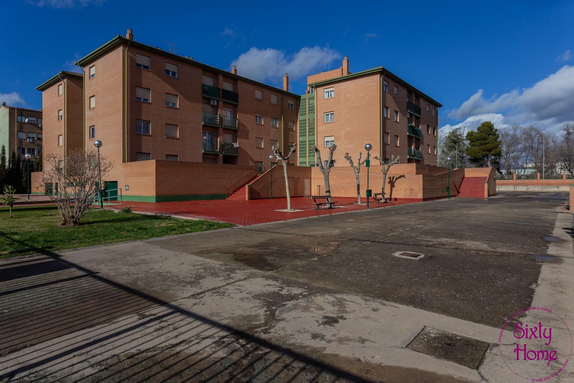 Exterior view of Flat for sale in  Huesca Capital  with Heating, Parquet flooring and Furnished