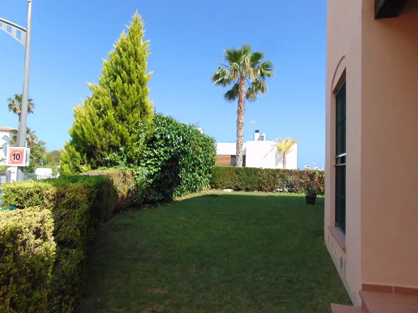 Casa adosada de lloguer a Golf Bahía