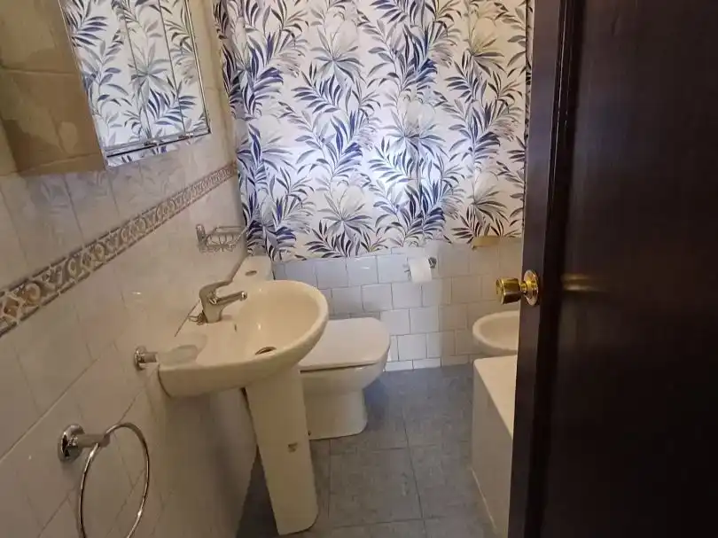 Bathroom of Flat for rent in Vigo   with Furnished