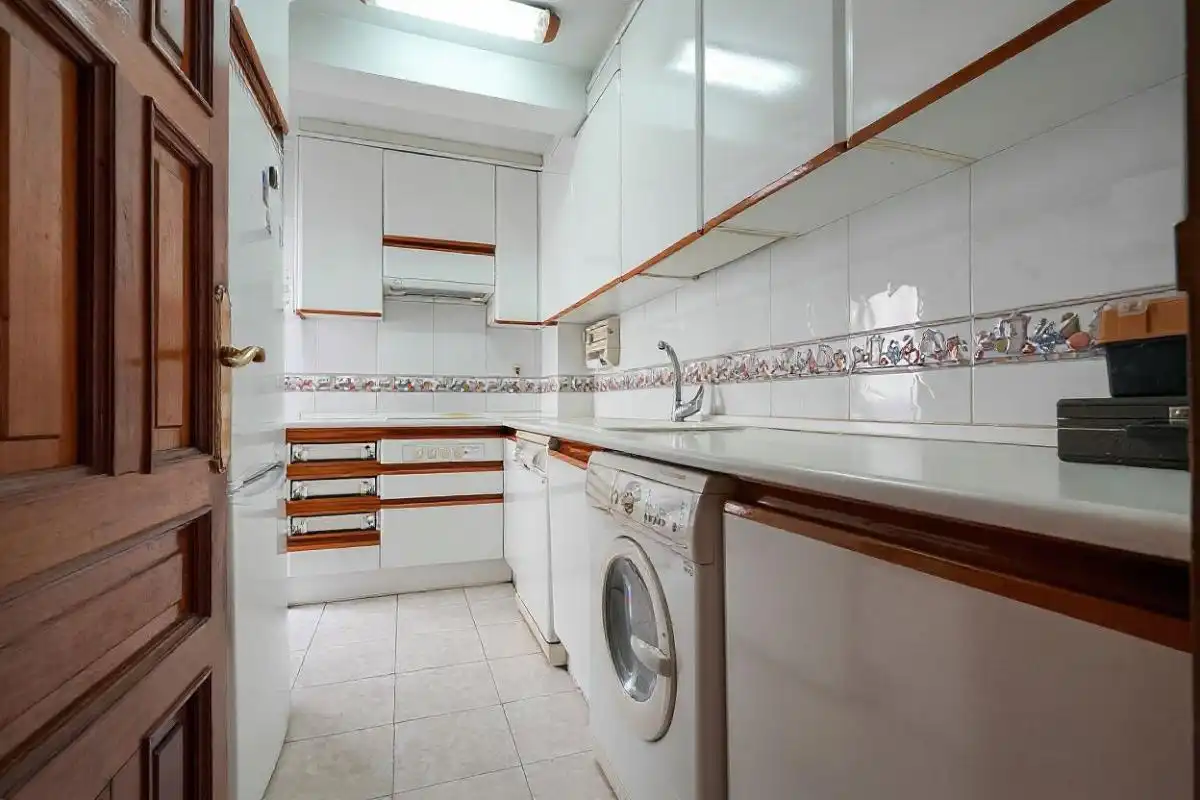 Kitchen of Flat for sale in Madrid  with Heating and Storage room