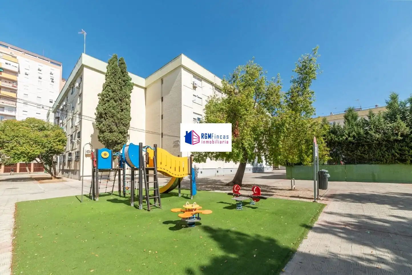 Vista exterior de Piso en venta en Sevilla