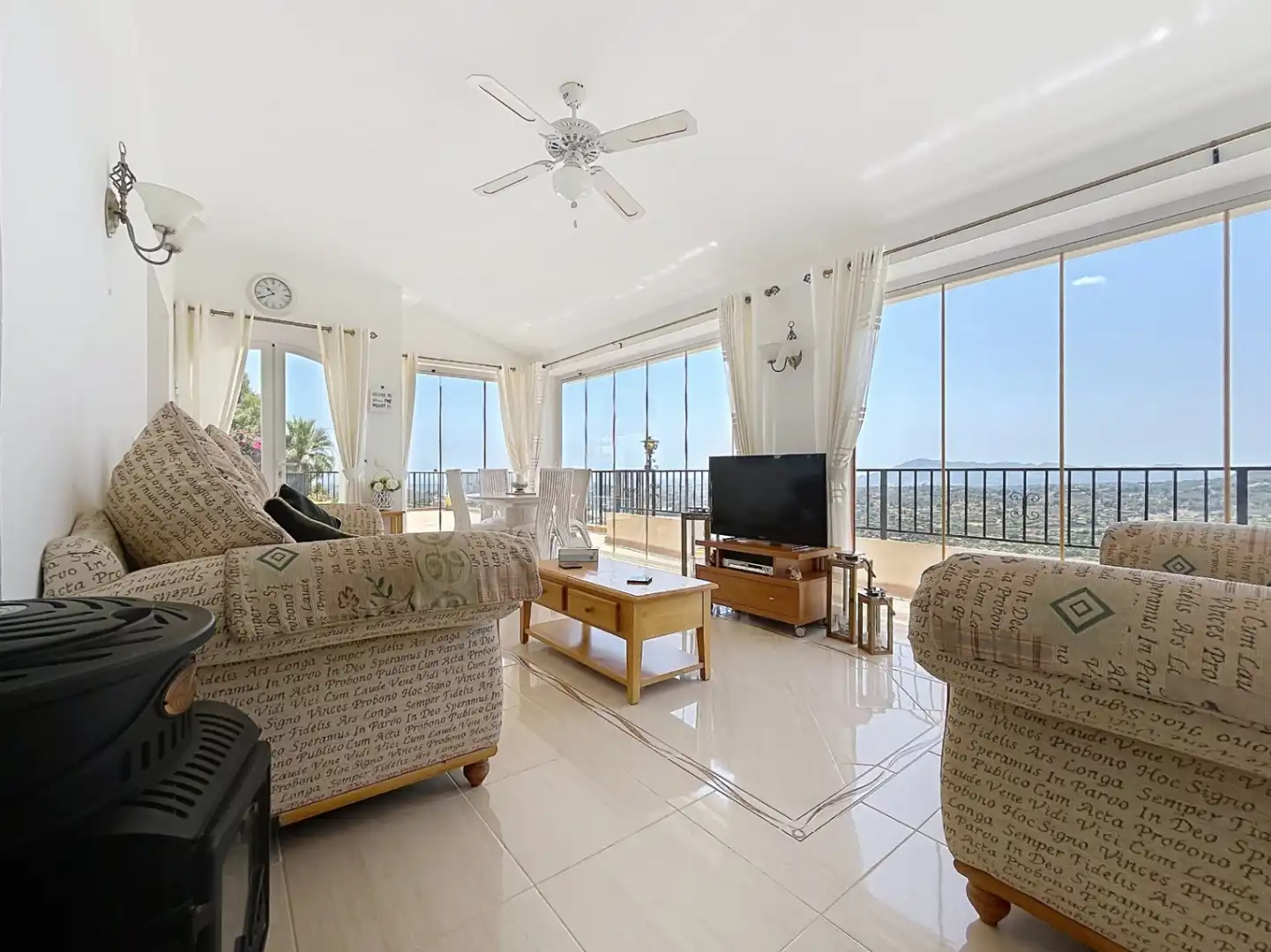 Sala d'estar de Casa o xalet en venda en Callosa d'en Sarrià amb Aire condicionat, Jardí privat i Terrassa