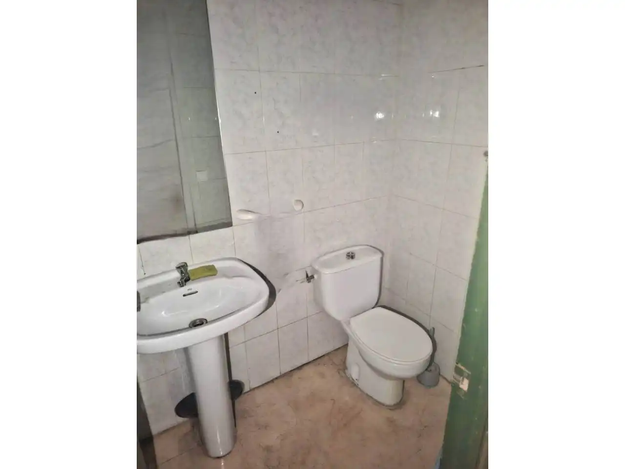 Badezimmer von Geschaftsraum zur Miete in Huelva mit Klimaanlage
