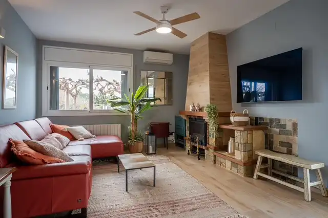 Sala de estar de Finca rústica en venta en La Riera de Gaià con Aire acondicionado, Calefacción y Jardín privado