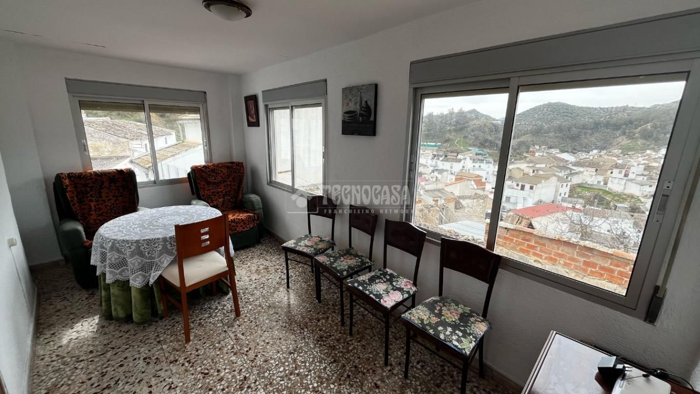 Casa adosada en venda a Cambil