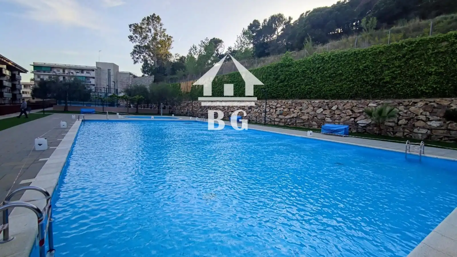 Schwimmbecken von Wohnung zum Verkauf in Lloret de Mar mit Klimaanlage, Heizung und Terrasse