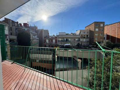 Exterior view of Attic for sale in  Barcelona Capital  with Balcony