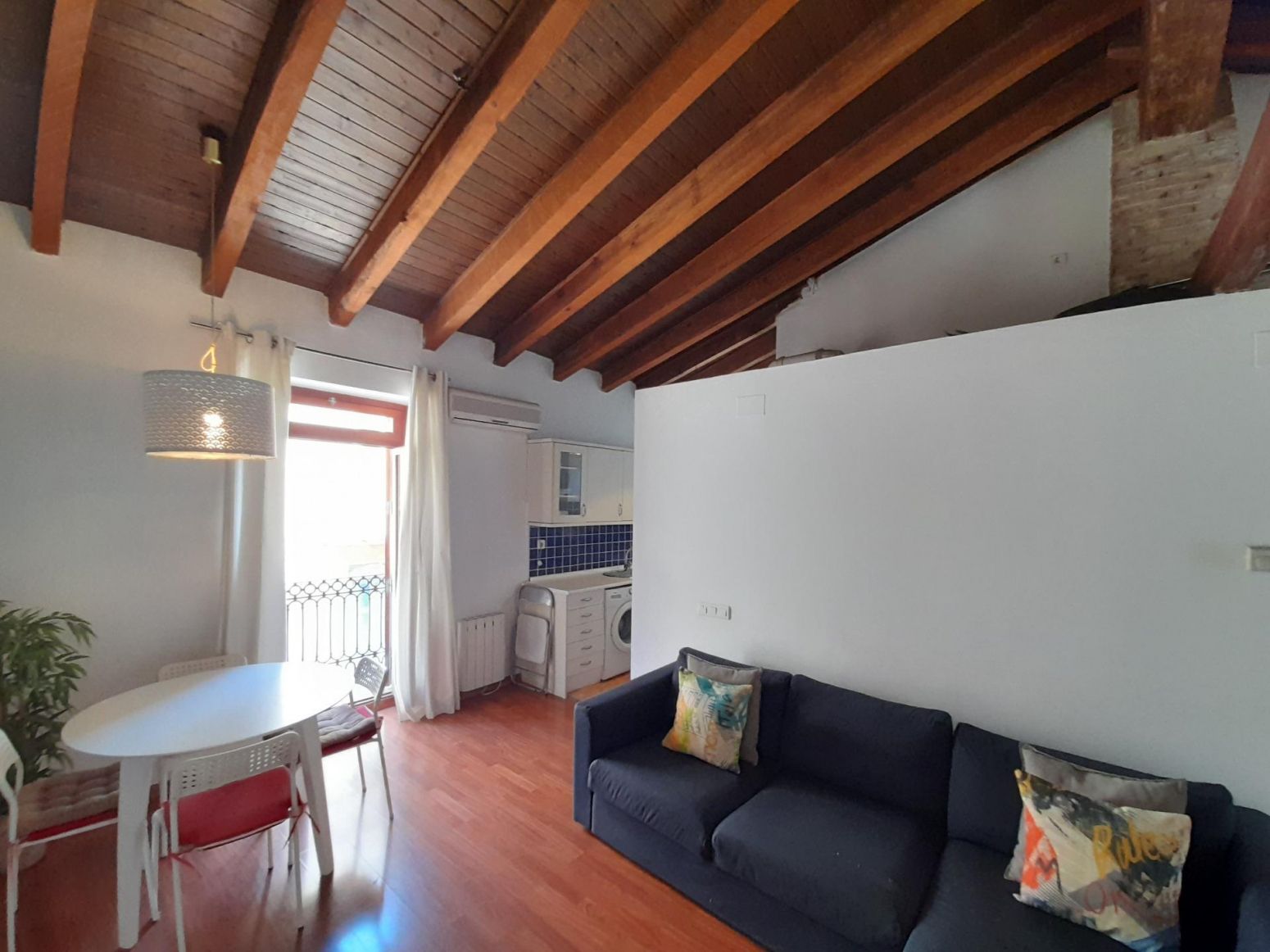 Living room of Flat for sale in  Valencia Capital  with Air Conditioner, Furnished and Balcony