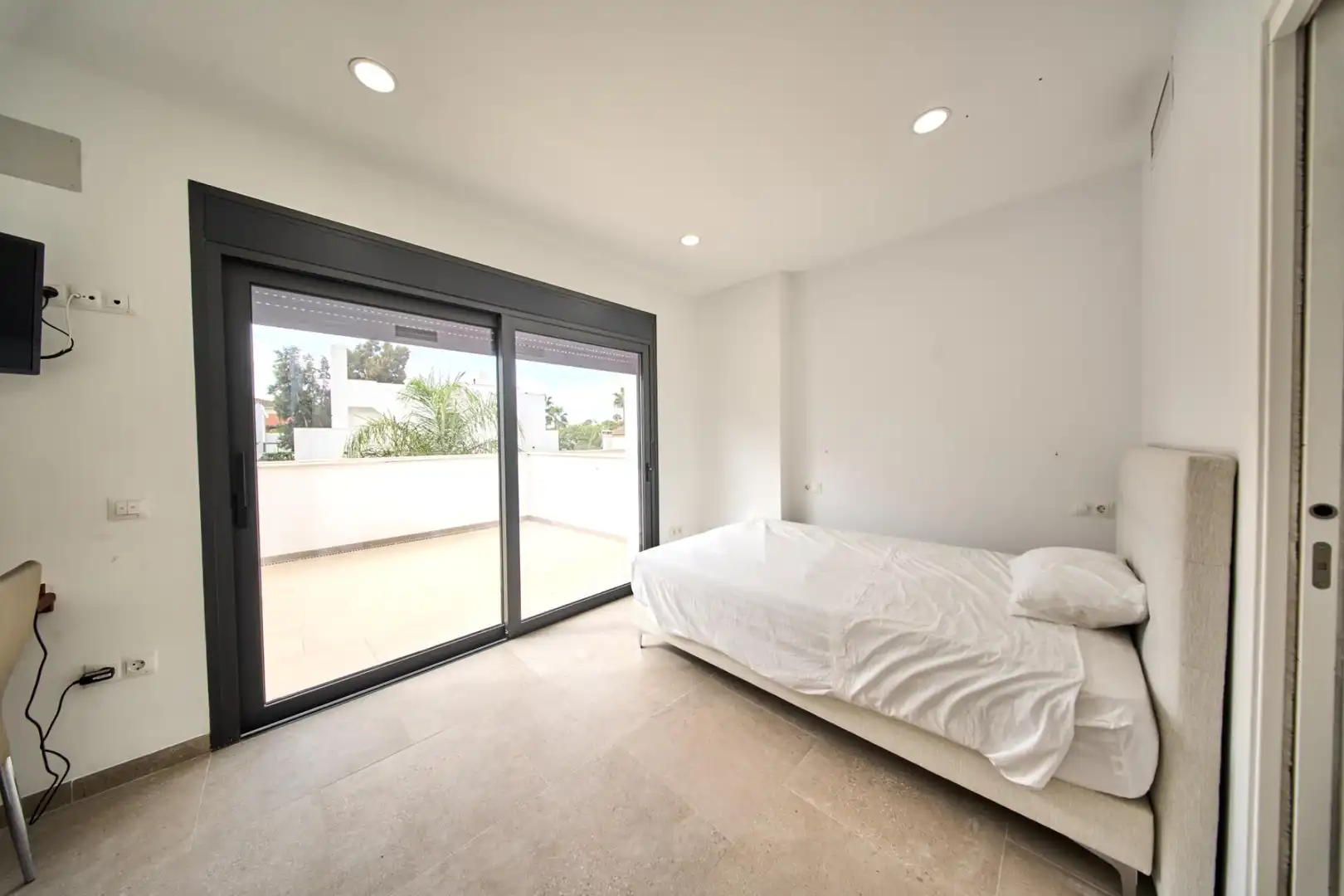 Dormitori de Casa o xalet en venda en Marbella amb Jardí privat, Terrassa i Traster
