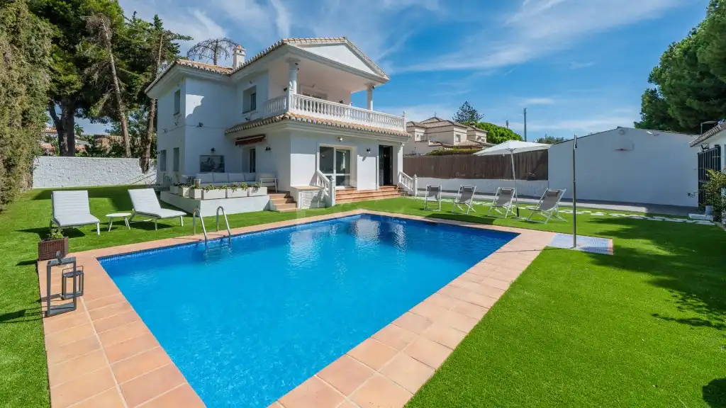Xalet amb piscina en venda a Elviria - Cabopino