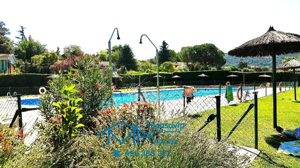Piscina de Casa o xalet en venda en Pelayos de la Presa amb Calefacció, Jardí privat i Piscina comunitària