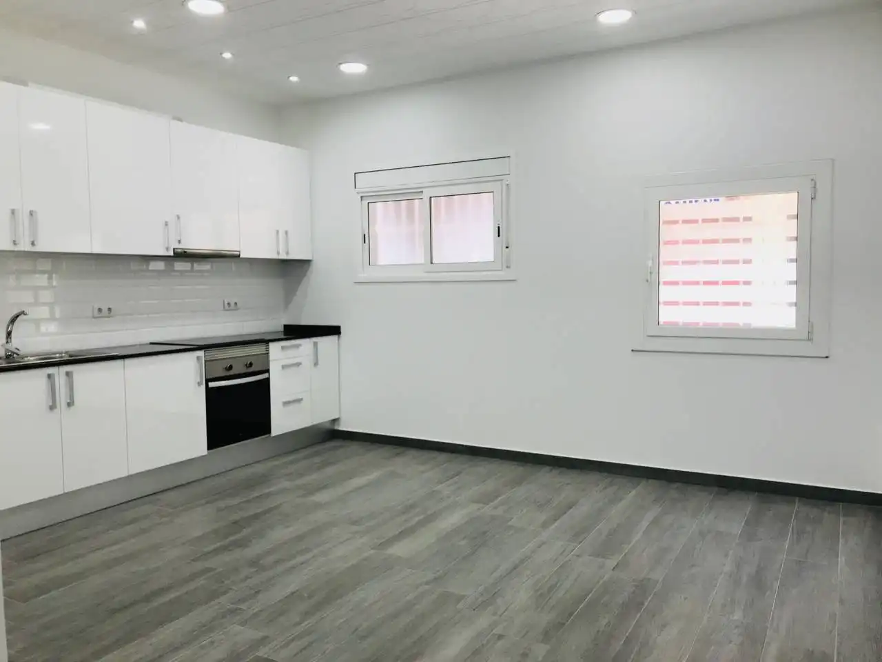 Cuina de Pis en venda en Barcelona amb Aire condicionat, Parquet i Moblat