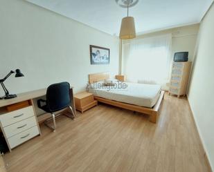 Bedroom of Flat to rent in Oviedo 