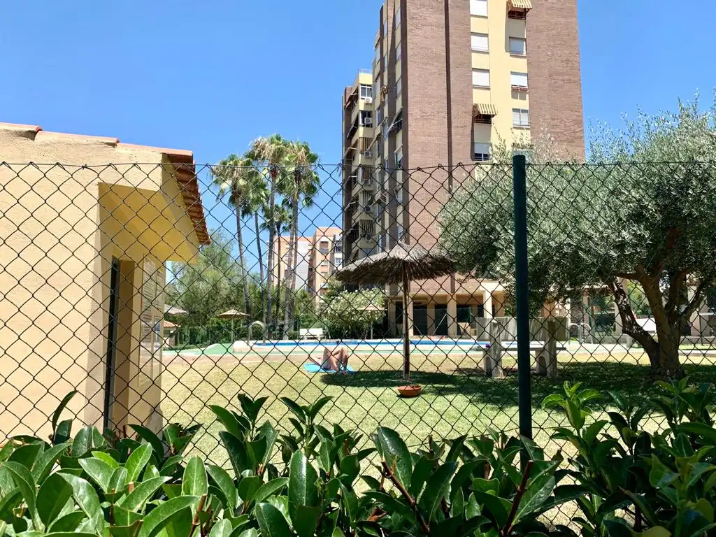 Vista exterior de Apartament en venda en Alicante / Alacant amb Aire condicionat, Terrassa i Moblat