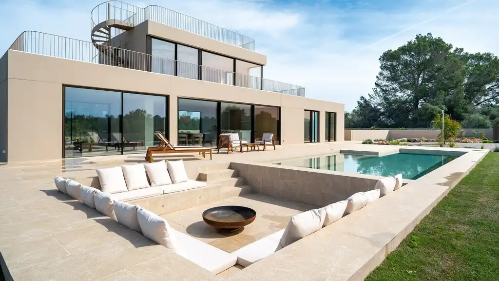 Chalet con piscina en venta en Llevant