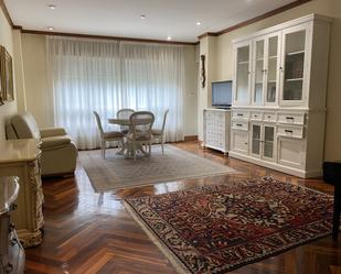 Sala d'estar de Pis en venda en Torrelavega  amb Calefacció, Parquet i Traster