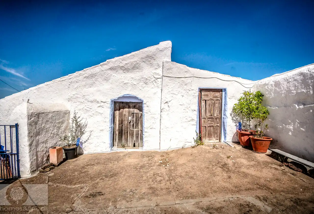 Außenansicht von Einfamilien-Reihenhaus zum Verkauf in San Silvestre de Guzmán