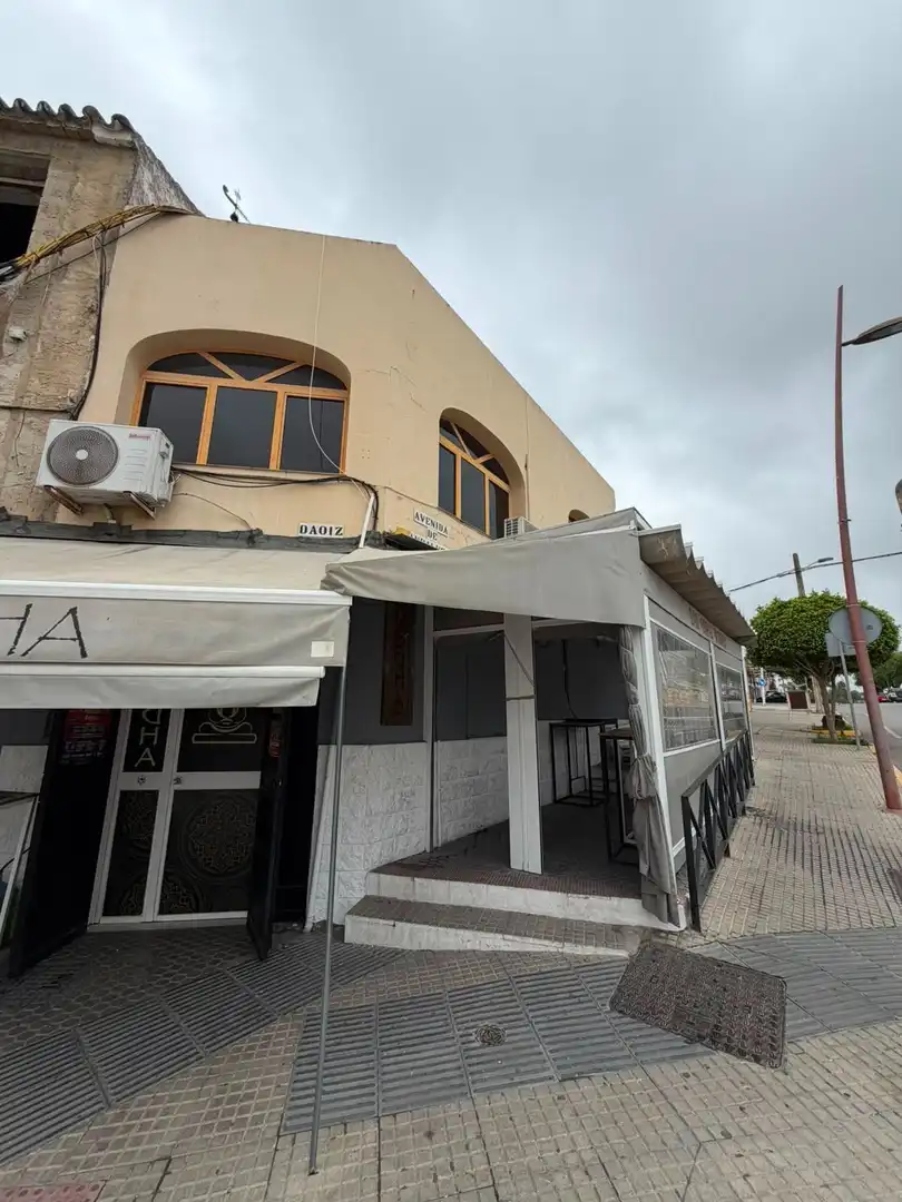 Vista exterior de Local en venta en El Coronil
