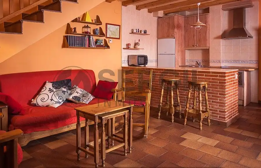 Cuina de Casa o xalet en venda en Escobar de Polendos amb Calefacció, Traster i Moblat