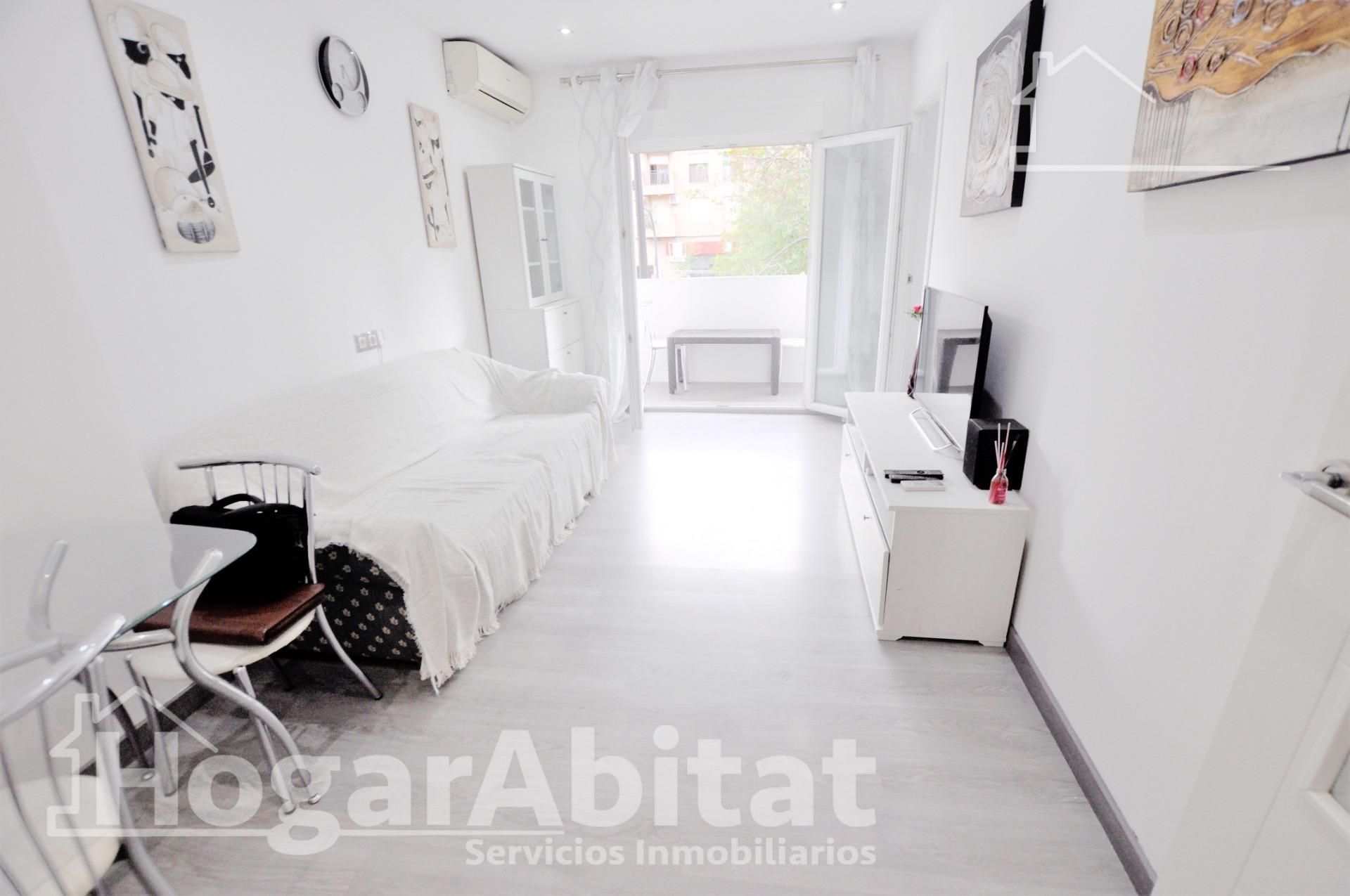 Bedroom of Flat for sale in  Valencia Capital  with Air Conditioner, Heating and Balcony