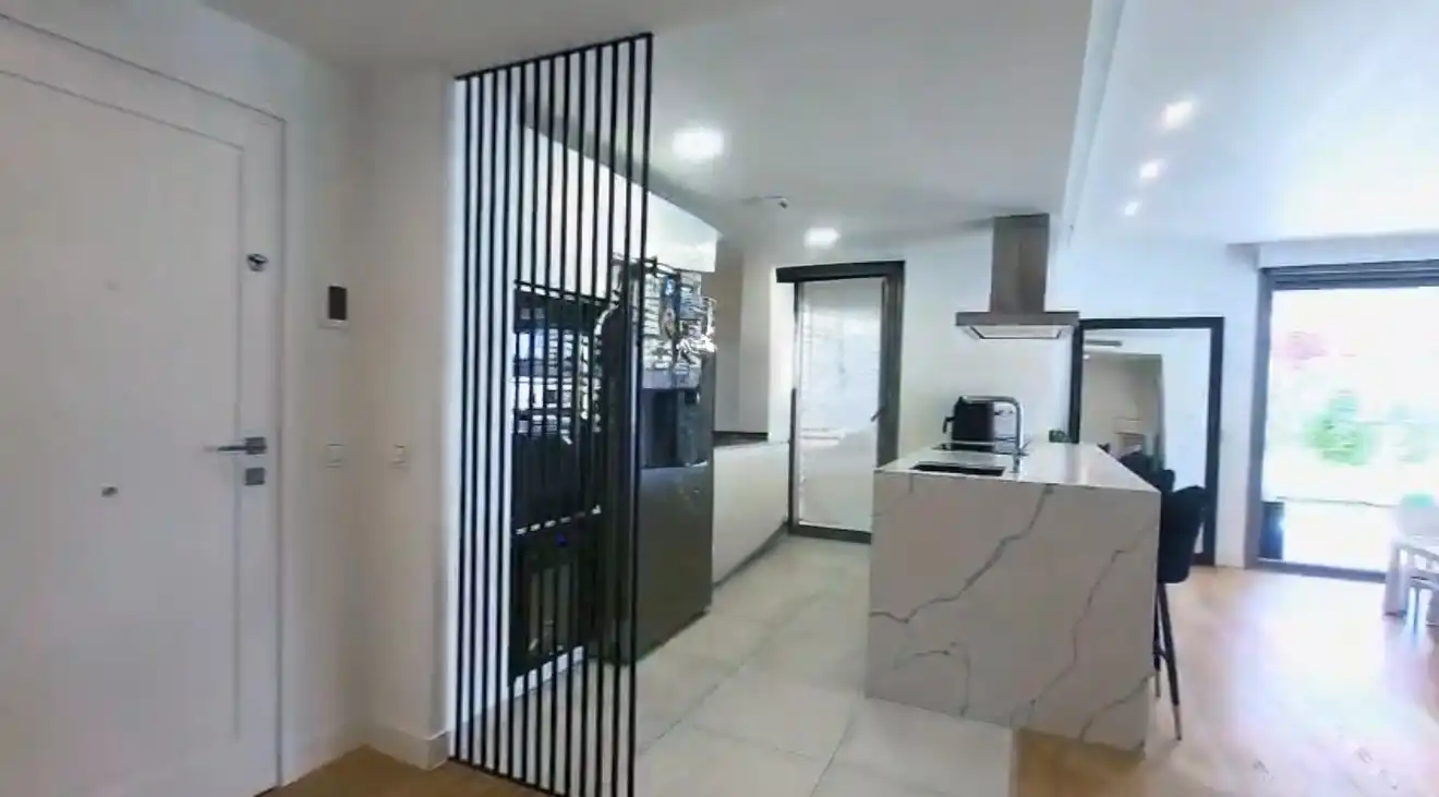 Ground floor for rent in Avenida Víctimas del Terrorismo, Valenoso