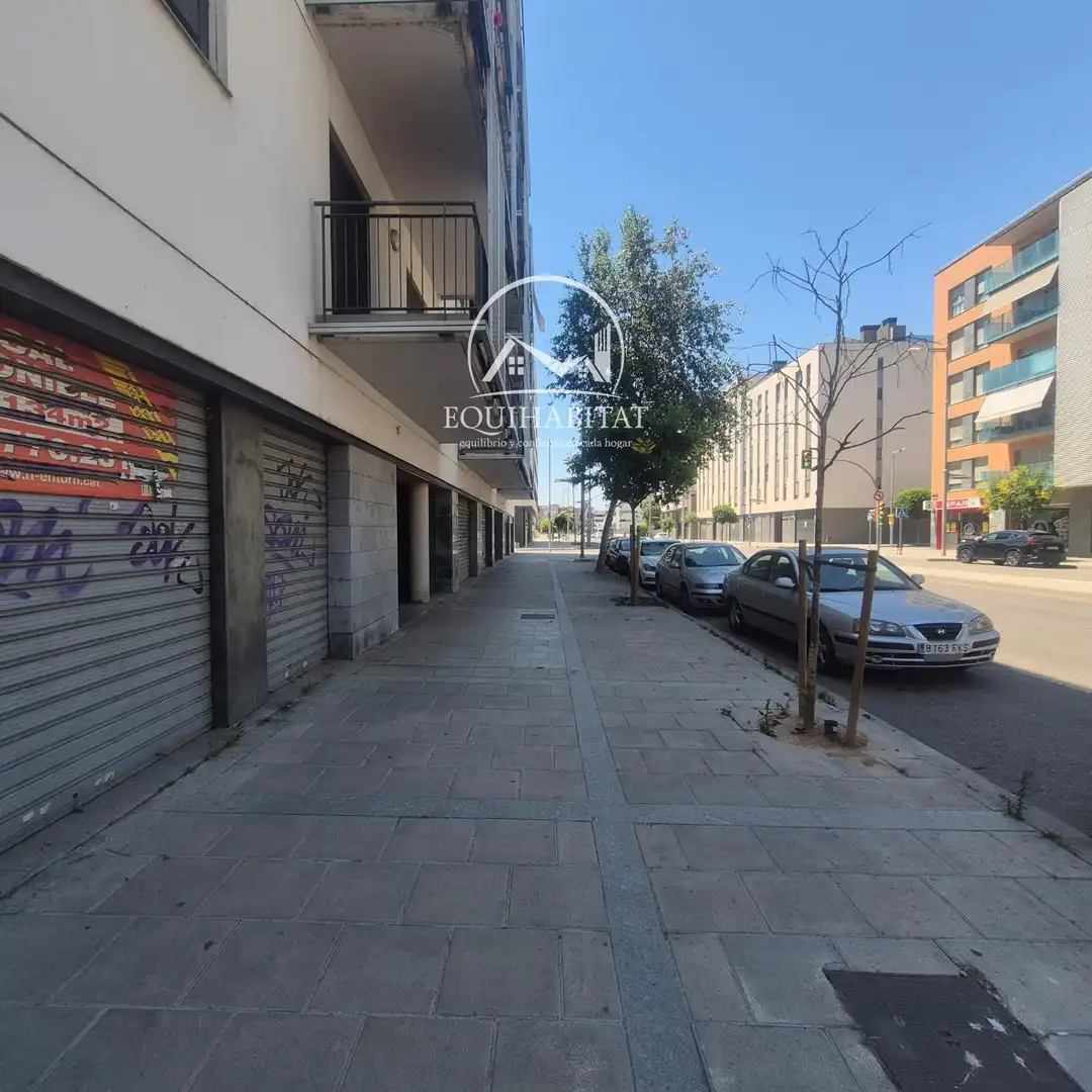 Local comercial en venta en AVD PRAT DE LA RIVA, imagen 3