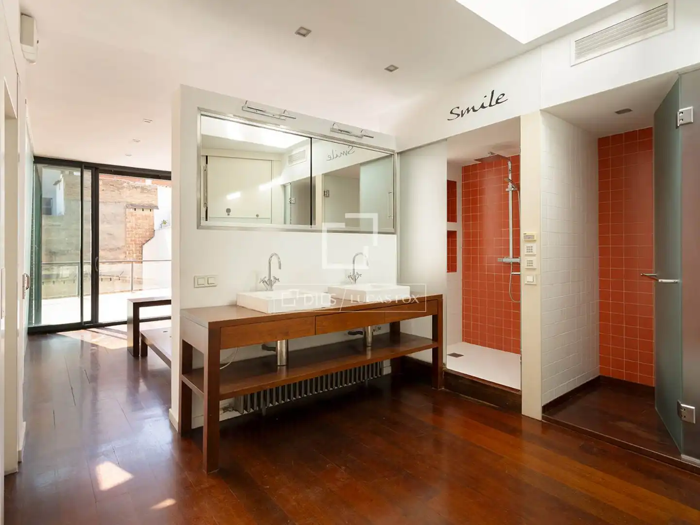 Bathroom of Houses for sale in Barcelona  with Air Conditioner, Terrace and Storage room