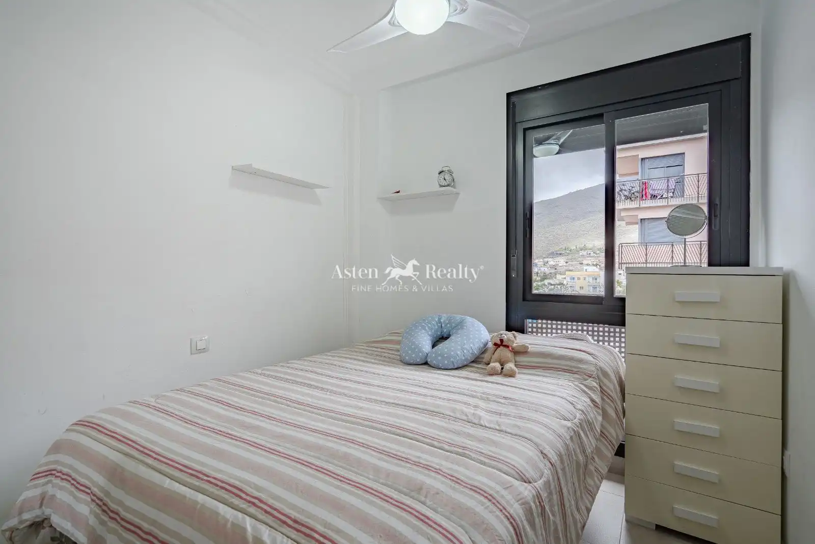 Schlafzimmer von Dachboden zum Verkauf in Adeje mit Klimaanlage, Privatgarten und Terrasse