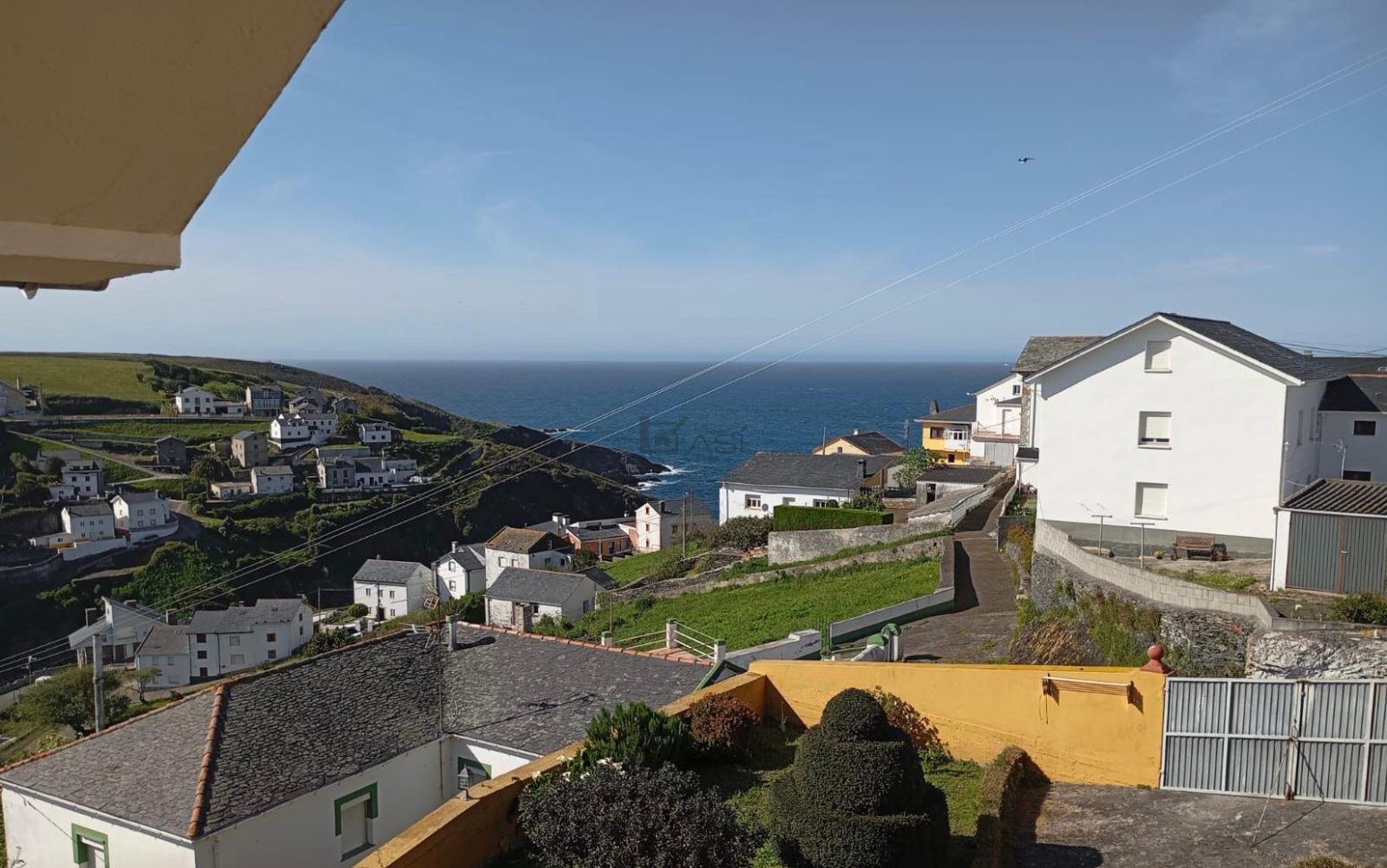 Vista exterior de Casa adosada en venda en Coaña amb Calefacció, Jardí privat i Parquet